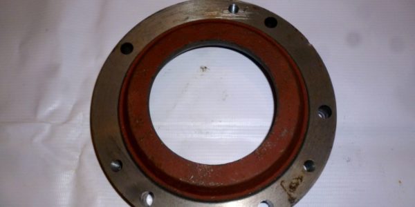 Корпус ДТ-75 6Т3-0425 сальника с/о